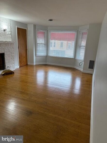 Foto del edificio - 35 W Main St