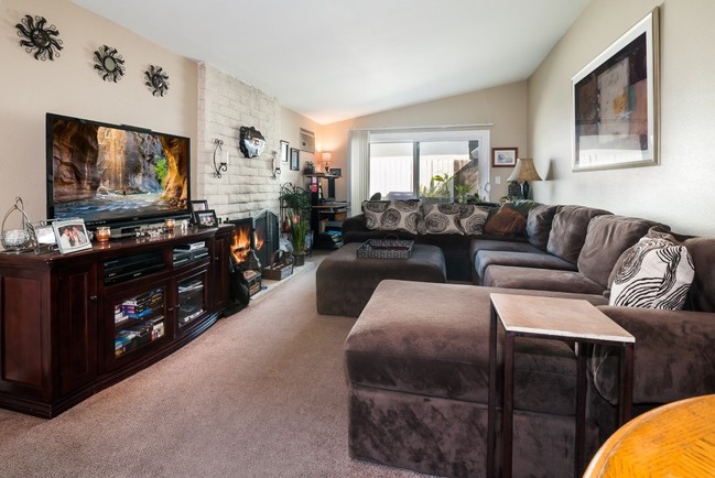Building Photo - 13638 Estero Cir