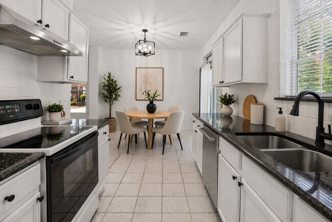 Foto del edificio - 4501 Whispering Valley Dr