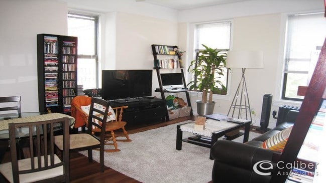 Building Photo - 73 W 83rd St
