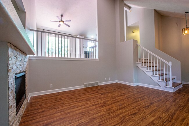 Building Photo - Tri-Level 3 Bedroom / 2 Bath Home in Papil...
