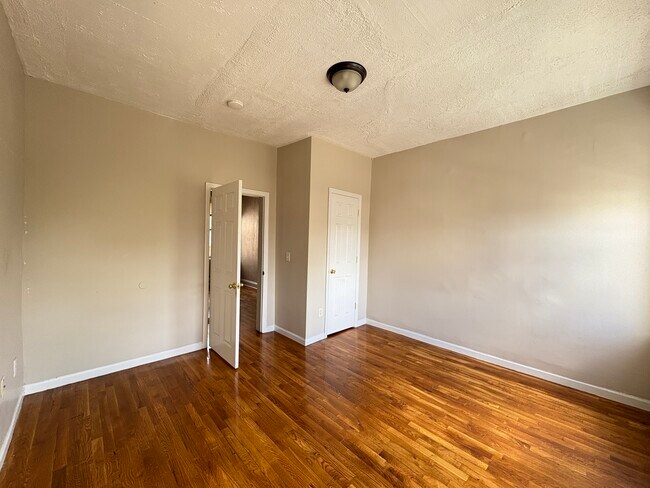 393 13th Ave 7 - 402 13th Ave