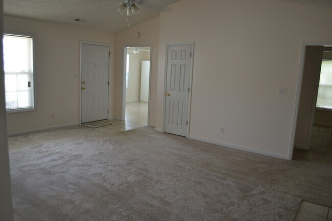 Foto del edificio - Beautiful 4 Bedroom Home in Hope Mills