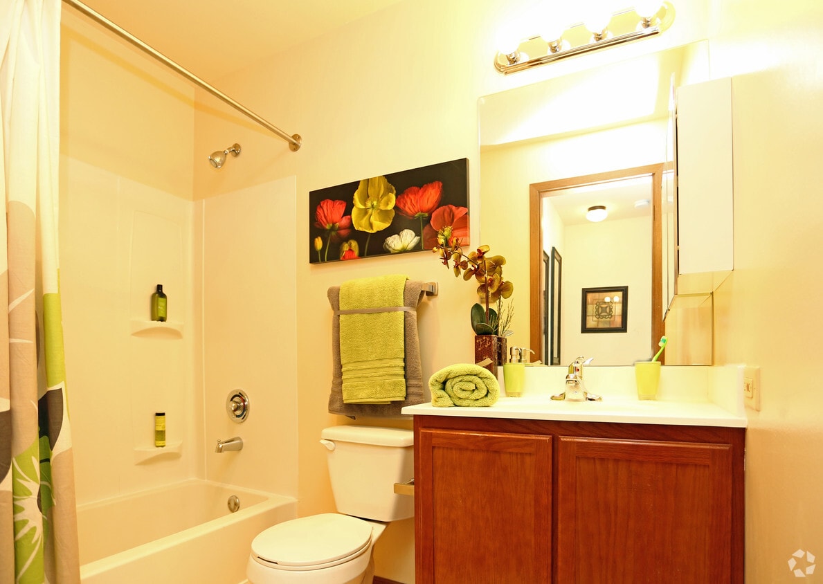 Woodstone Village Apartments Apartments in Zion, IL