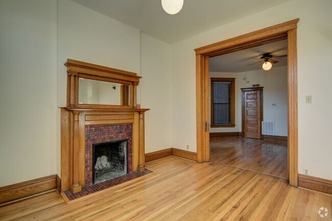 Building Photo - 638 W Drummond Pl