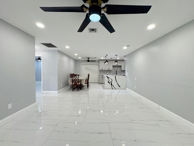 Foto del edificio - 1733 Sunset Ave