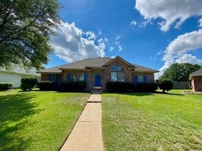 Building Photo - 2015 Regent Cir
