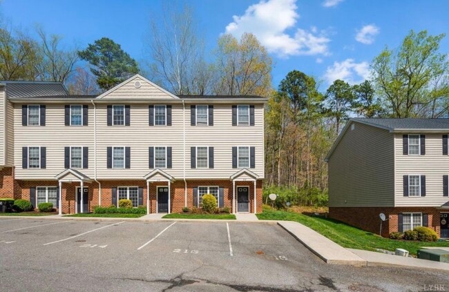 Building Photo - 2009 Lakeside Dr
