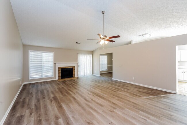 Foto del edificio - 5015 River Rock Way