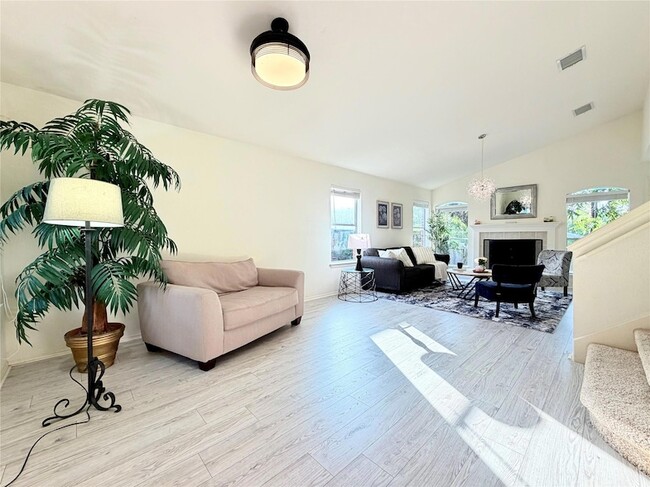 Foto del edificio - 9802 Copper Creek Dr