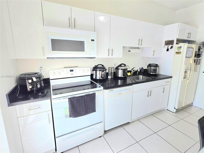 Foto del edificio - 6900 NW 179th St