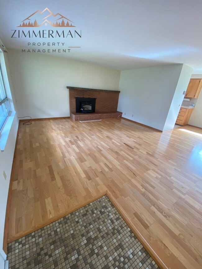 Building Photo - Charming Mid-Century Home