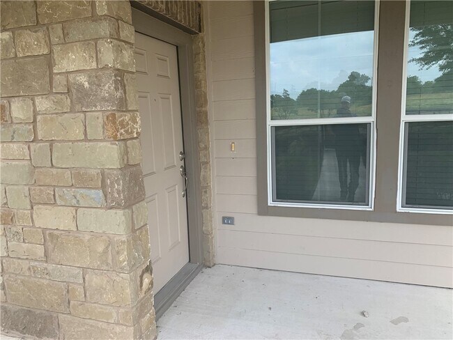 Building Photo - 409 N Heatherwilde Blvd
