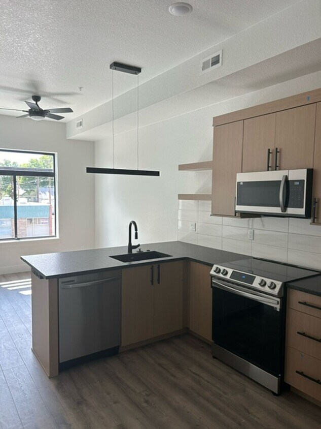 Foto principal - Newer Build in Downtown Loveland Apartments!