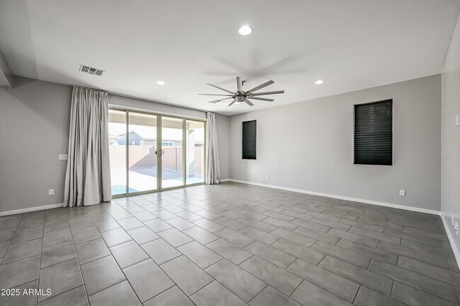 Foto del edificio - 11069 W Hadley St