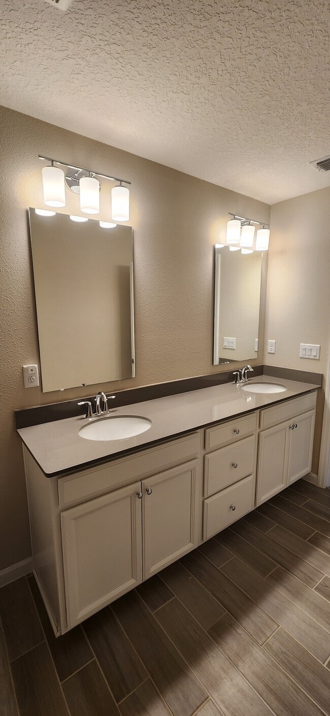 Building Photo - 93 Appleton Ct