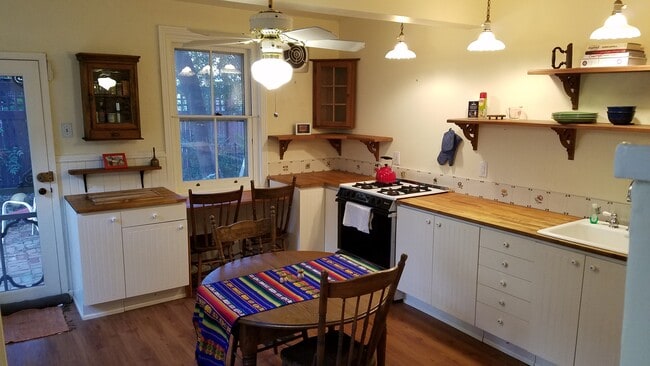 Building Photo - 305 N 37th St