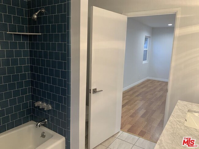Foto del edificio - 1710 N Brighton St