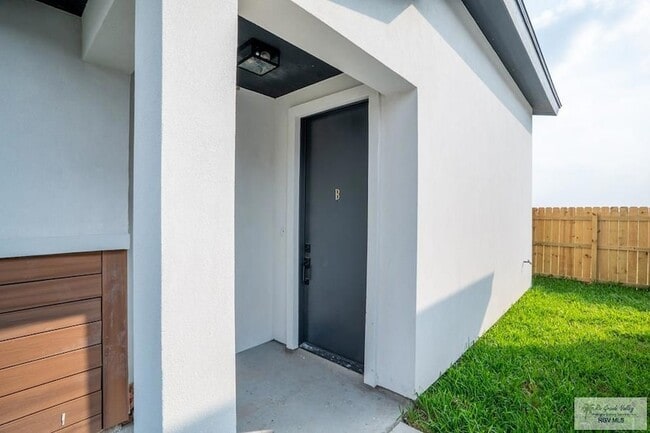 Building Photo - 3604 Hidalgo Cir