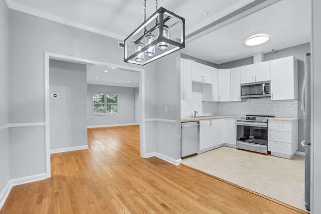 Building Photo - 430 Lindbergh Dr NE
