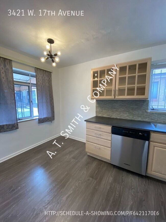 Foto del edificio - Charming 3 Bedroom House near Sloan's Lake...
