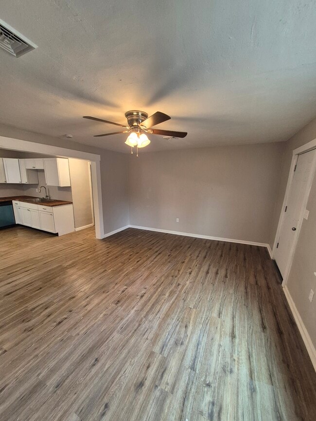 Building Photo - 658 Virginia Ave