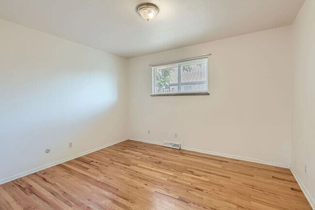 Building Photo - Charming 2BR Townhome in Sunnyside Denver