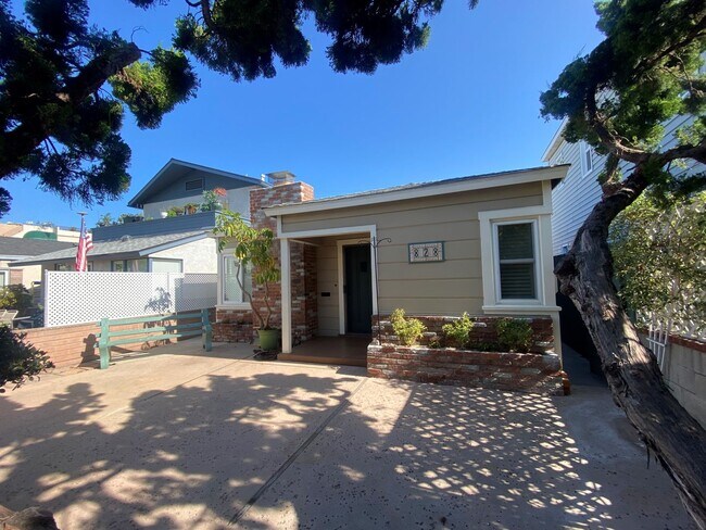 Foto del edificio - Beautiful 2BD/2BA Beach Home | Prime Mission Beach Location | Garage + 2 Parking Spaces