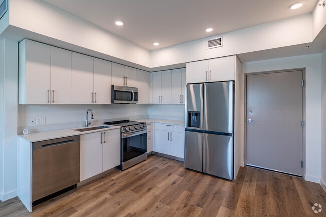 2BR, 2BA - 910SF - Kitchen - Adrian Builders at Eureka-18305 &amp; 18355