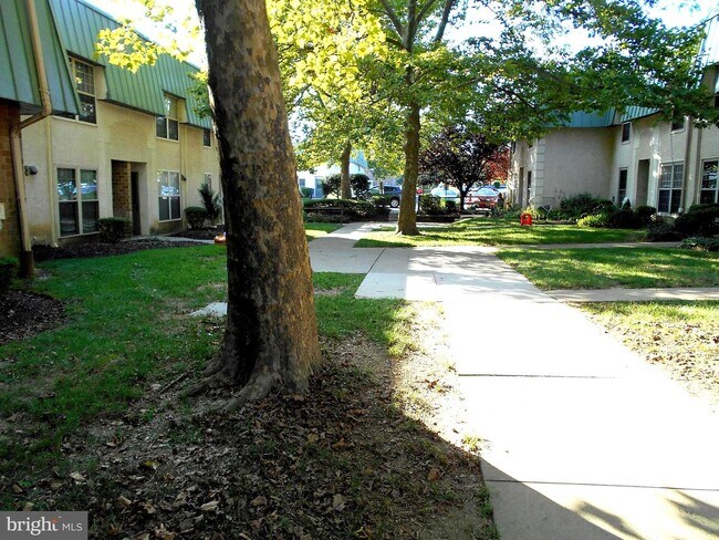 Foto del edificio - 441 Tomlinson Rd