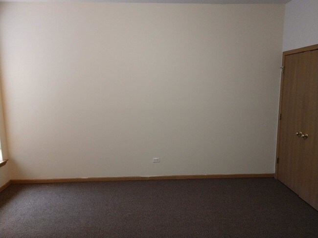 Building Photo - 4 bedroom in Chicago IL 60653