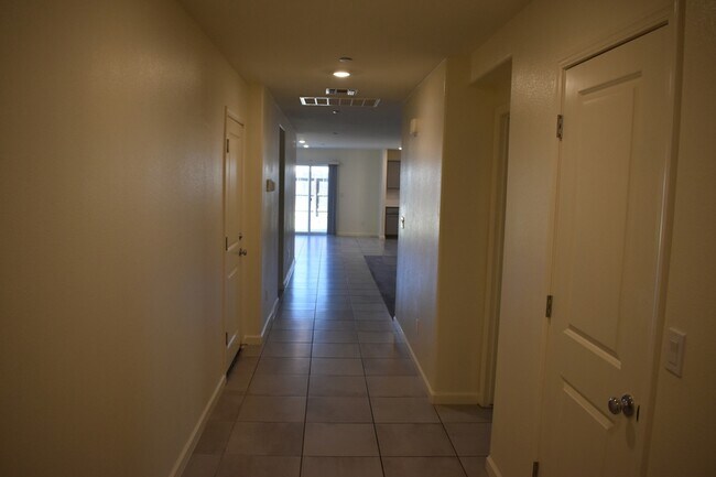 Building Photo - 623 Keenan Ct