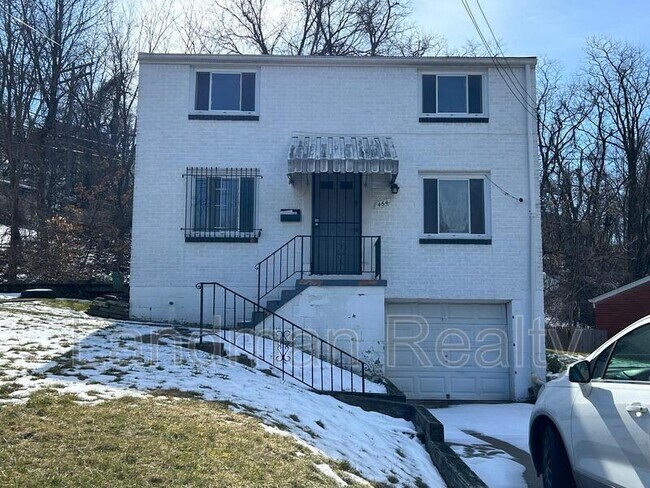 Foto del edificio - 464 Elias Dr