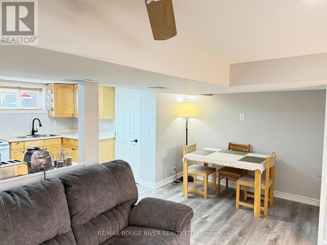 Building Photo - 717 Victory Dr
