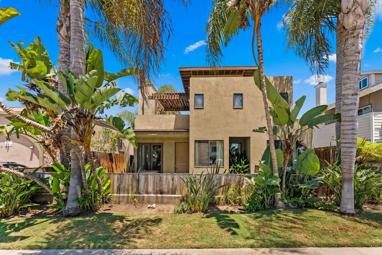 Primary Photo - 4870 Santa Cruz Ave