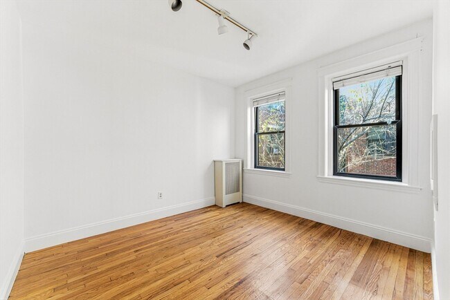 Foto del edificio - 39 Glenville Ave