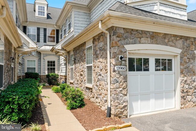 Foto del edificio - 13960 Greendale Dr