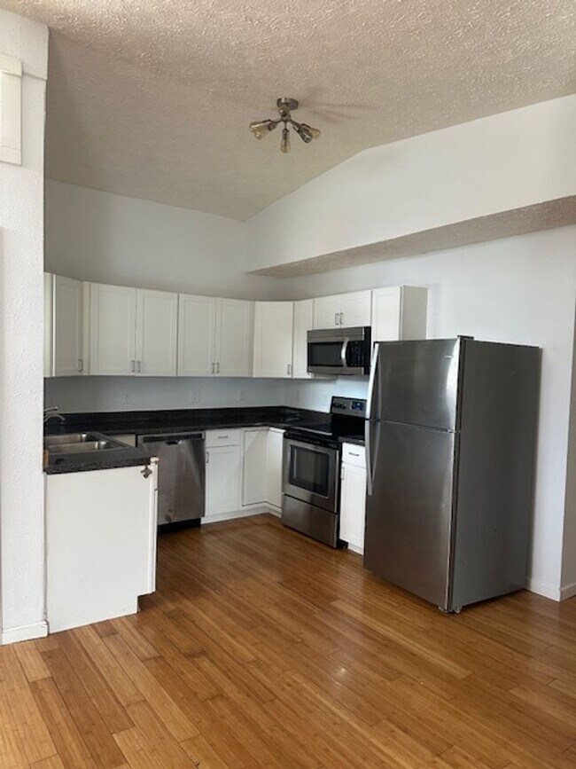 Foto del edificio - Updated Mid-Century Modern house in South Springfield