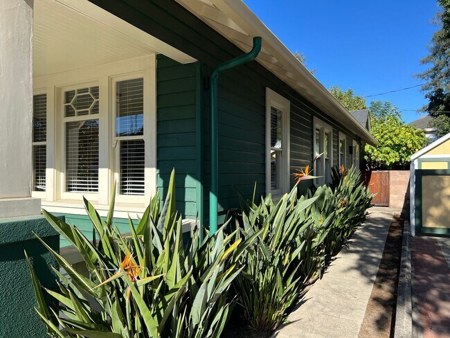 Foto del edificio - Downtown SLO Craftsman Style Home - No  Co...