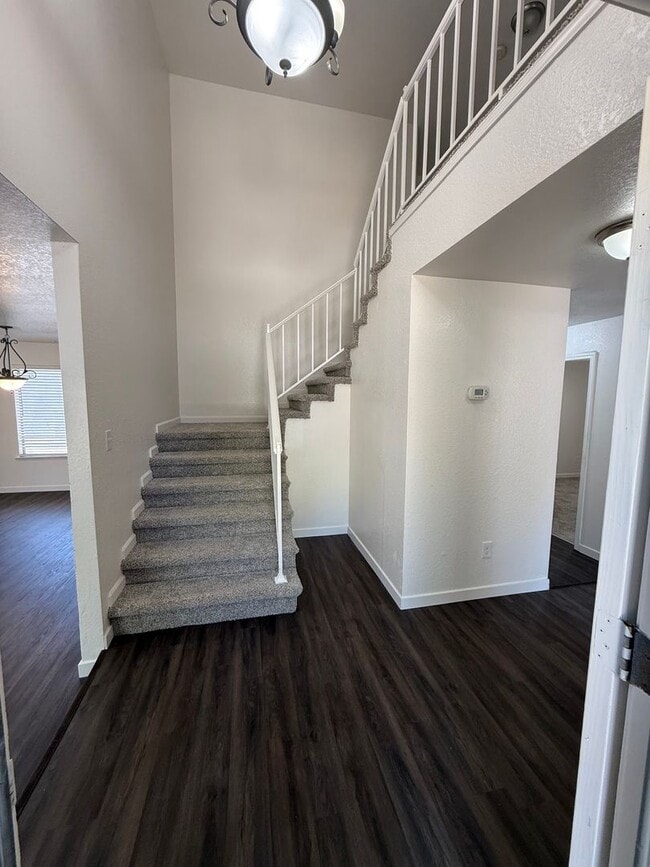 Building Photo - Remodeled Home: 4 Bd/ 2.5 Bath Two Story!