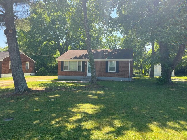 Foto del edificio - 3204 Donald Dr