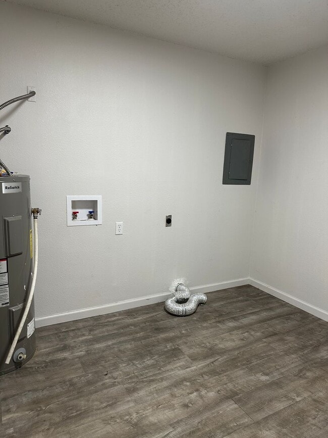 Foto del edificio - 1002 Harris Dr