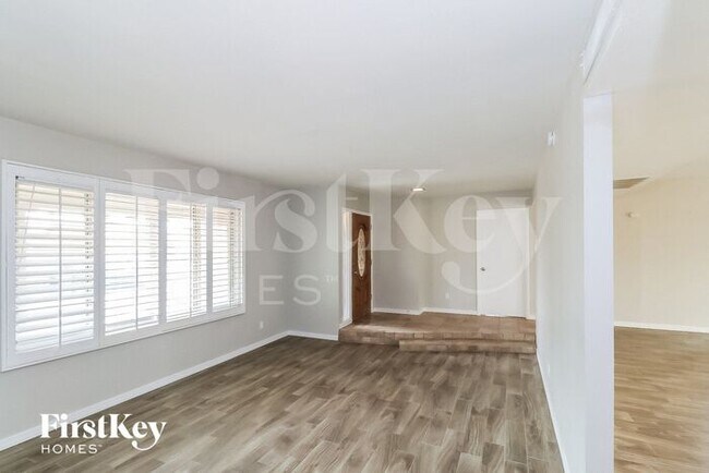 Building Photo - 14019 N 52nd Ave