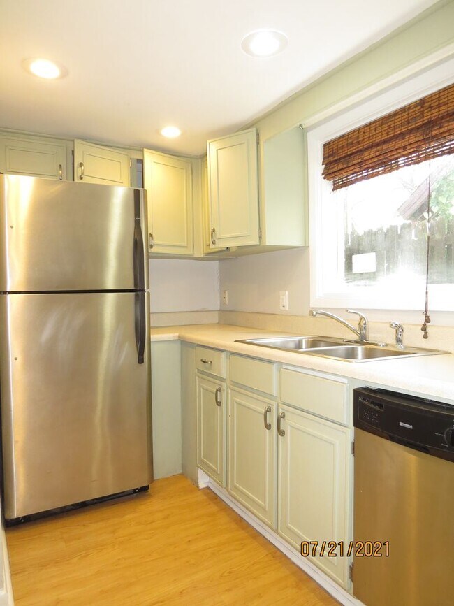 Foto del edificio - 2 BEDROOM 1 BATHROOM CONDOMINIUM IN OAK BR...