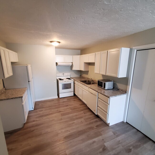 Building Photo - 375 Lutz St
