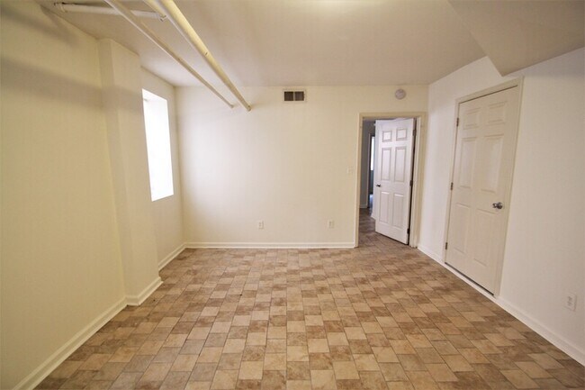 Foto del edificio - 213 W Lanvale St