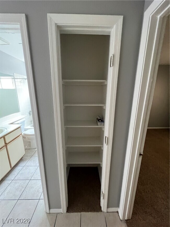 Foto del edificio - 1718 Comstock Dr