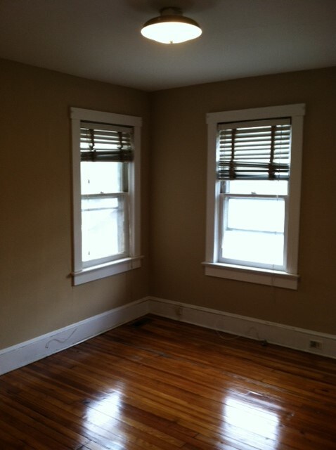 Building Photo - 255 Hollywood Dr