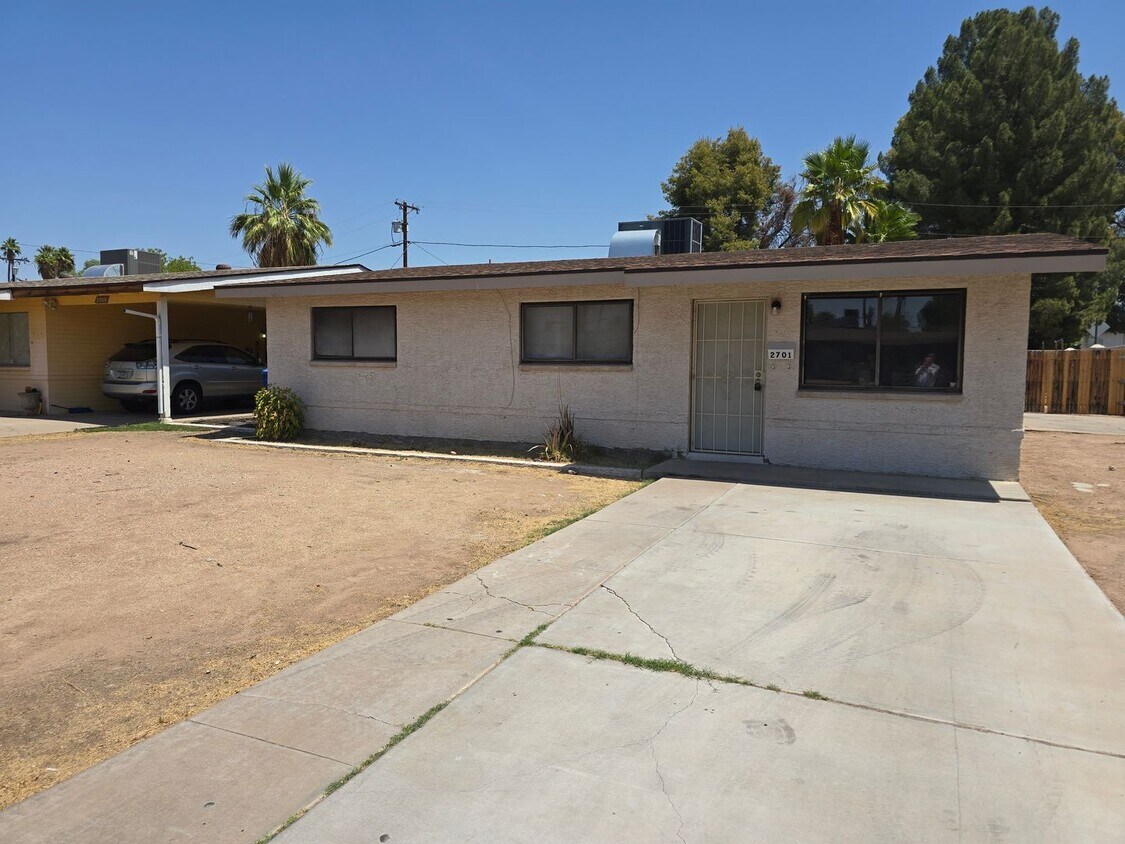 Primary Photo - Beautiful 5 bedroom and 2 bath home in Pho...