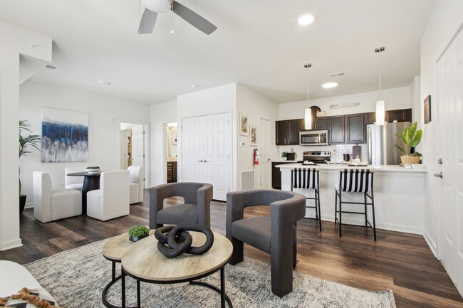 Building Photo - VILLAGE AT THORNCREEK I